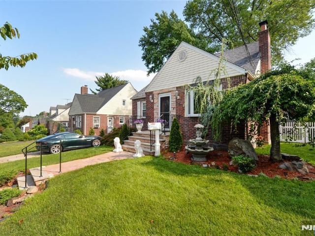 House for sale in Teaneck, New Jersey