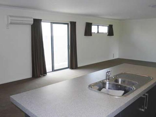 Townhouse for rent in Addington, Canterbury
