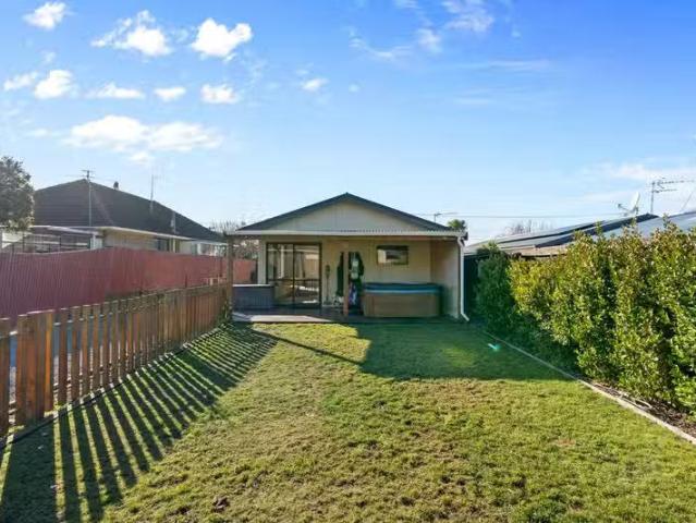 House for sale in Chaslands, Canterbury