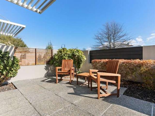 Apartment for sale in Canterbury