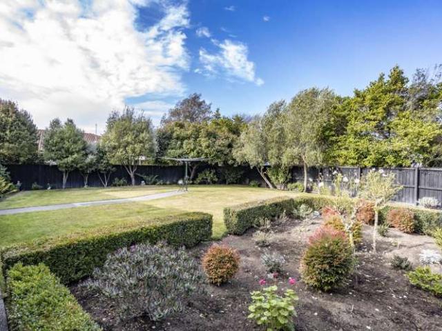House for sale in Chaslands, Canterbury