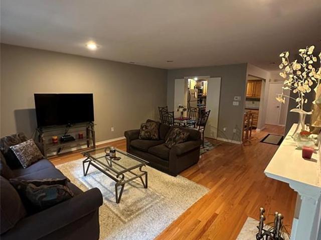 Townhouse for sale in Leonia