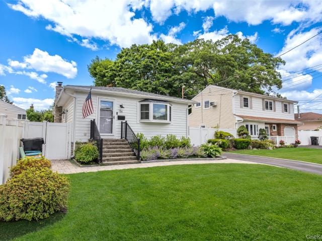 House for sale in Bohemia, New York
