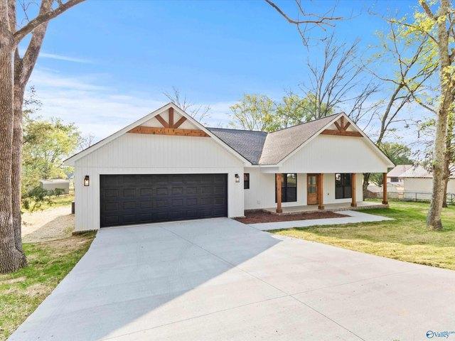 House for sale in Guntersville, Alabama