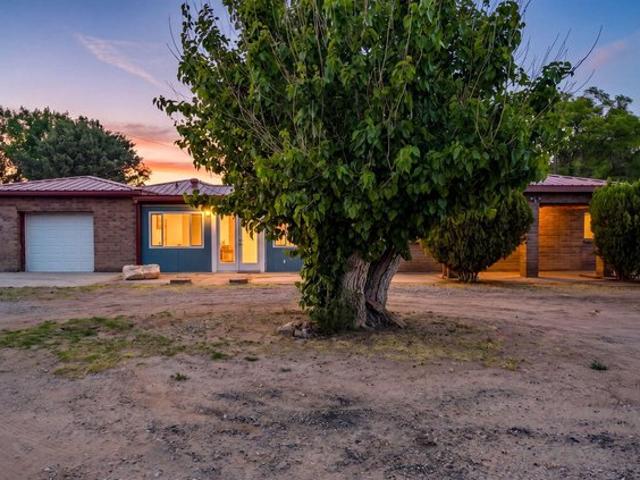 House for sale in Jarales, New Mexico