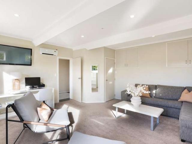 Apartment for sale in Oratia