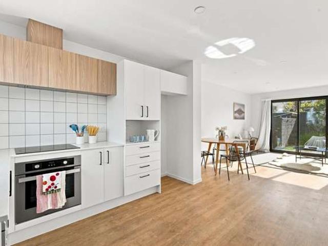 House for sale in Chaslands, Canterbury
