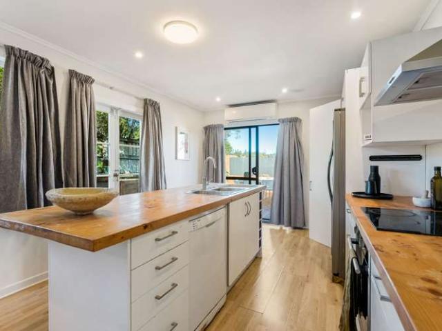 House for rent in Oratia