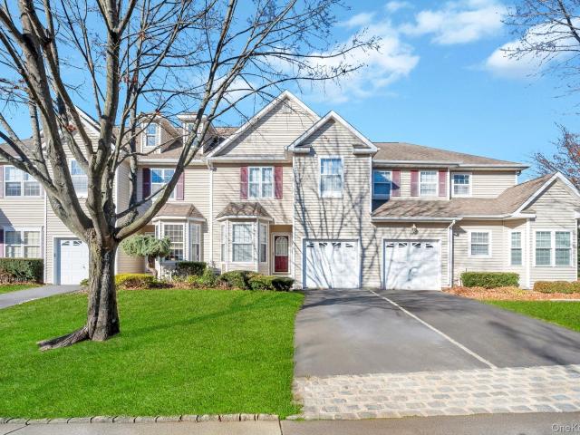 Condo for sale in Smithtown, New York