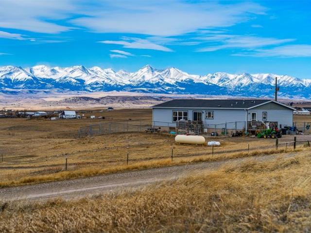 House for sale in Sweet Grass, Montana