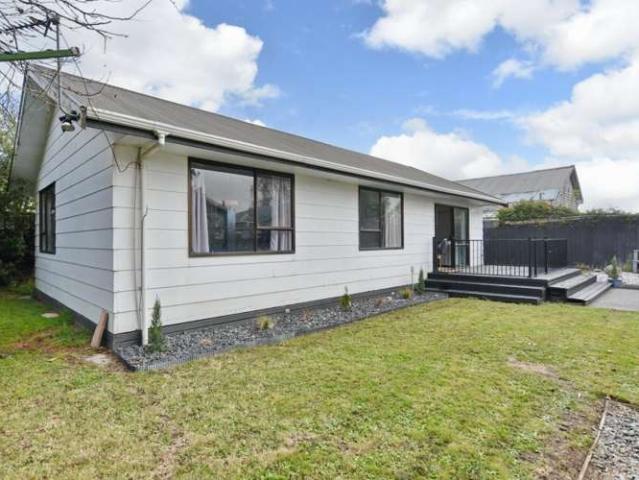 Property for sale in Chaslands, Canterbury
