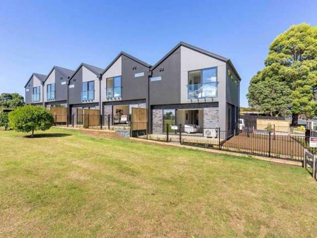 Townhouse for rent in Pukekohe