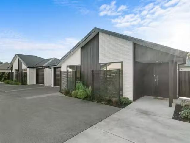 House for sale in Chaslands, Canterbury