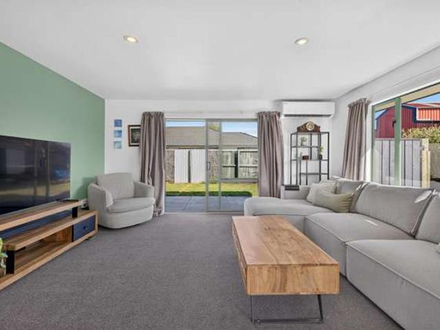 House for sale in Chaslands, Canterbury