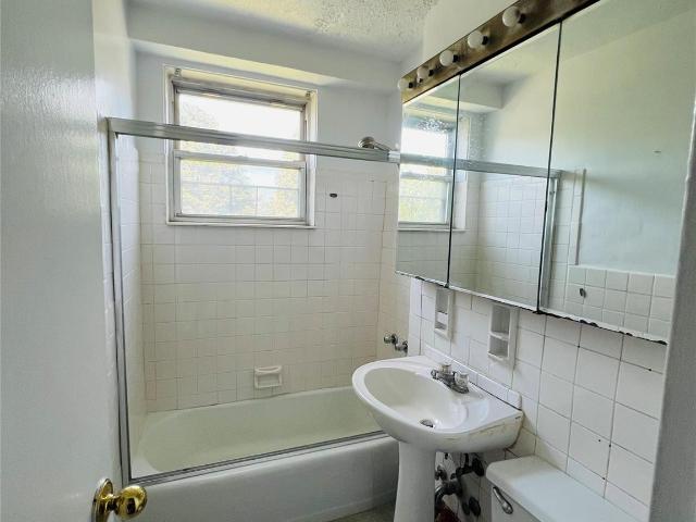 Property for sale in The Bronx, Arverne