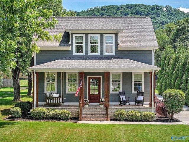House for sale in Guntersville, Alabama