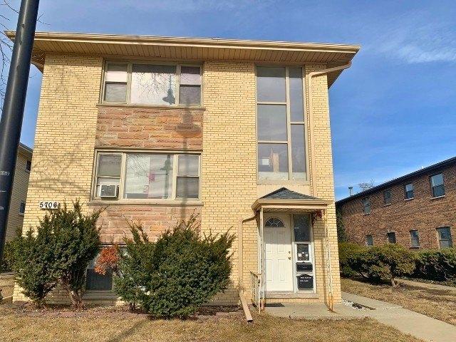 House for sale in Berkeley, Illinois