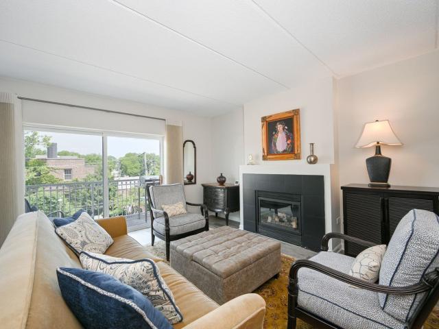Condo for sale in Glen Ellyn