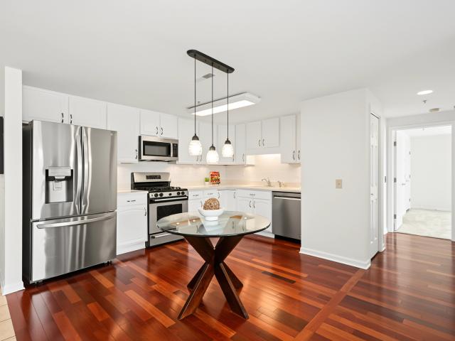 Condo for sale in Glen Ellyn, Illinois