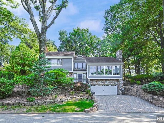 House for sale in Leonia, New Jersey