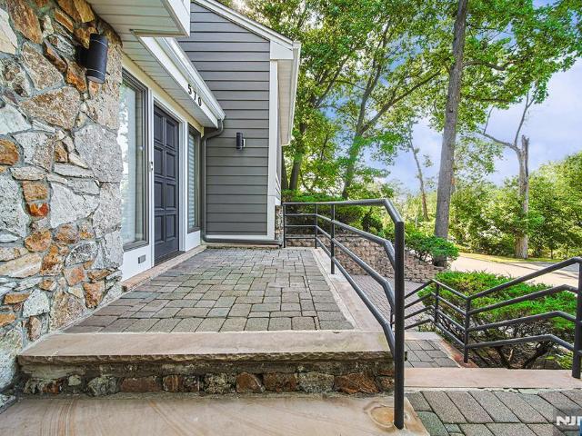 House for sale in Leonia, New Jersey