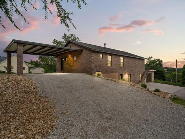 House for sale in Stone, Missouri