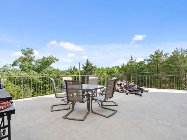 House for sale in Stone, Missouri