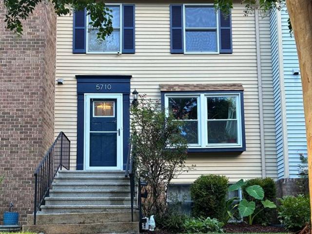 Townhouse for sale in Burke Village, Burke