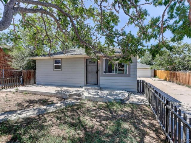 House for sale in Commerce City, Colorado