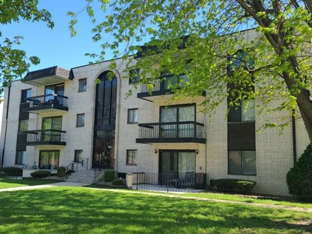 Condo for sale in Crestwood, Illinois