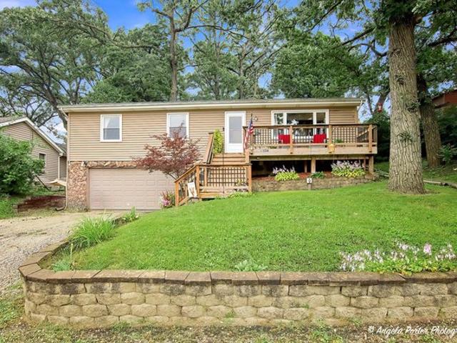 House for sale in Mchenry, Illinois