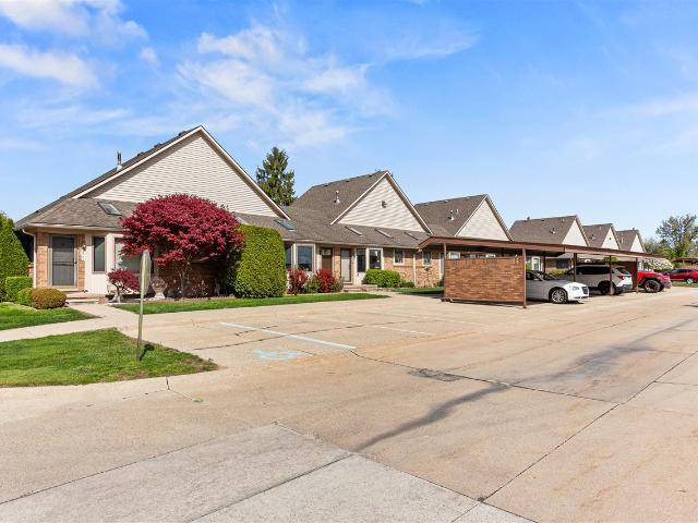 Condo for sale in Romeo, Michigan