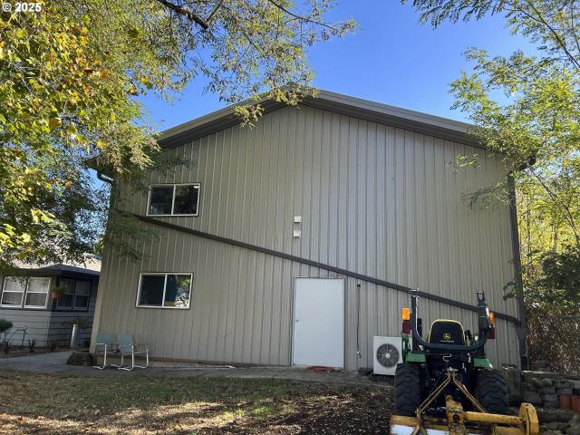 Commercial for sale in Oregonia