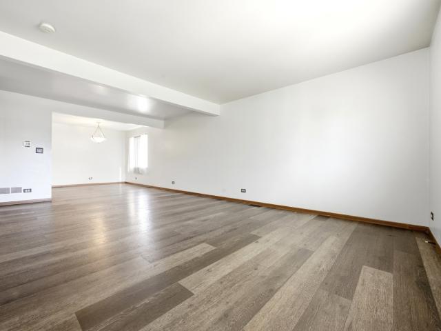 House for sale in Mchenry, Illinois