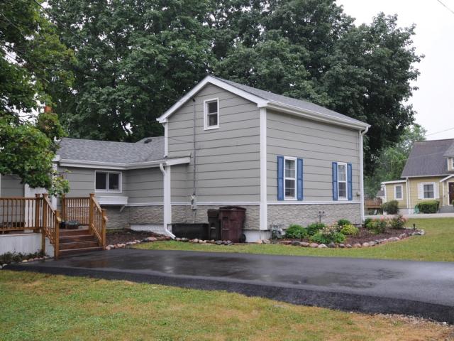 House for sale in Mchenry, Illinois