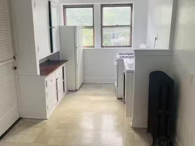 Condo for rent in Bedford Park
