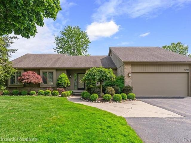 Condo for sale in West Bloomfield, Michigan