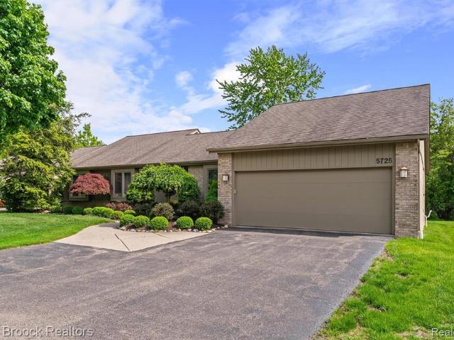Condo for sale in West Bloomfield, Michigan