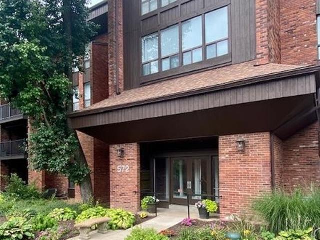 Condo for sale in Creve Coeur, Missouri