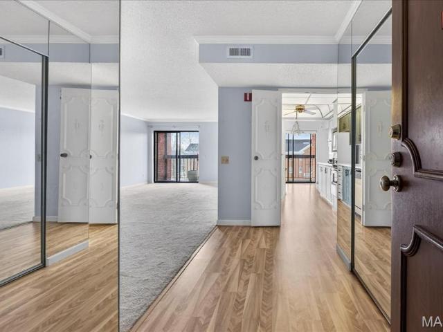 Condo for sale in Creve Coeur, Missouri