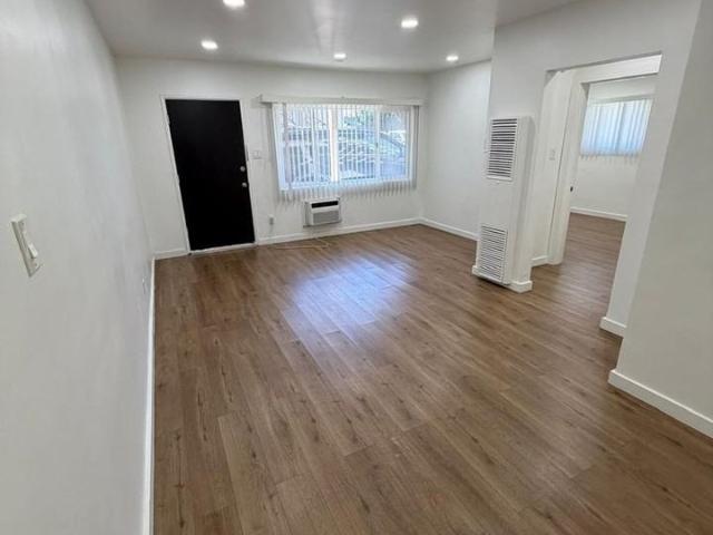 Apartment for rent in Canoga Park, California