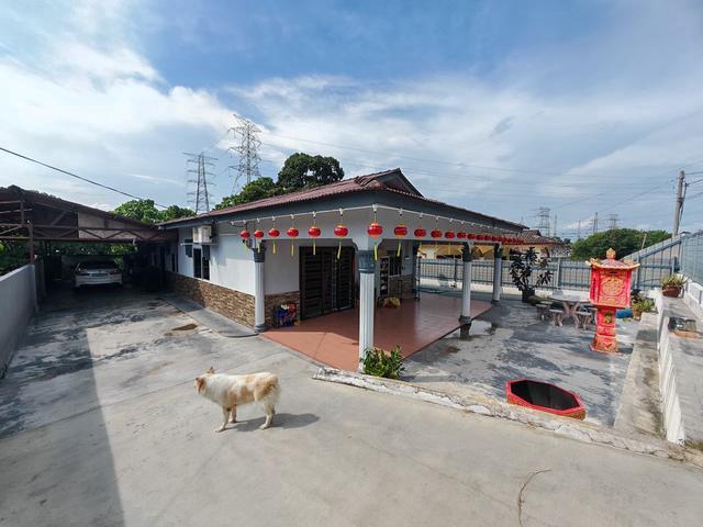 Bungalow for sale in Malaka