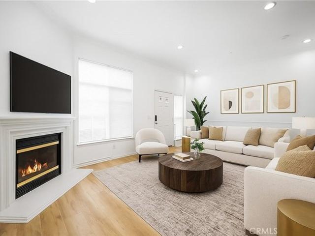 Townhouse for sale in Canoga Park, California