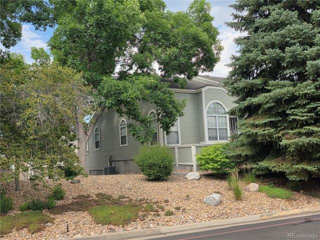 Townhouse for sale in Lakewood Townhouse for sale in Lakewood