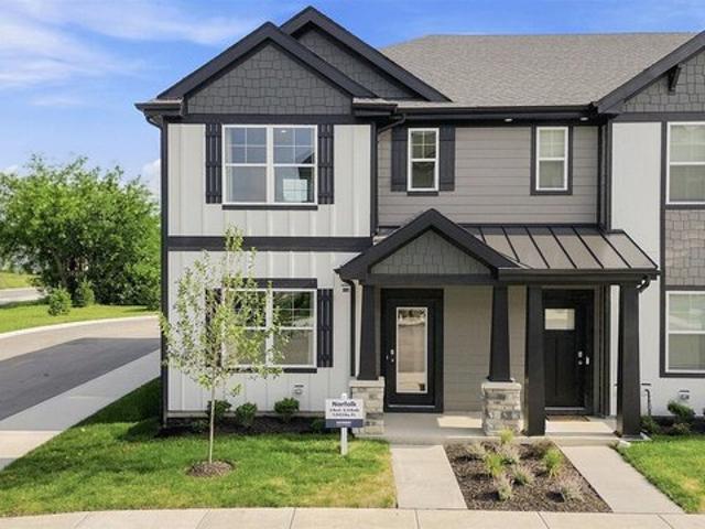 Townhouse for sale in Crown Point, Indiana