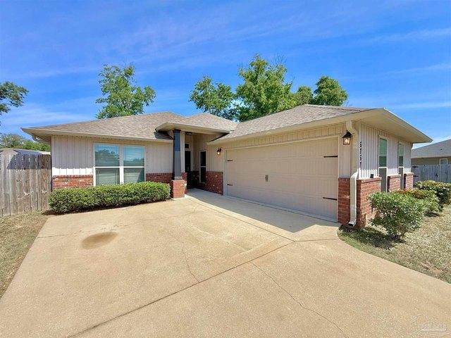 House for sale in Pace, Florida