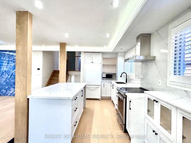 House for rent in Mississauga Valleys, Mississauga