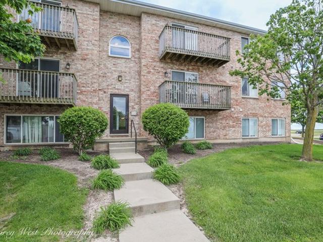 Condo for sale in Cortland, Illinois