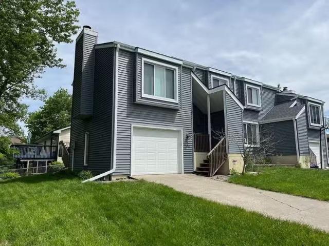 Condo for rent in Clive
