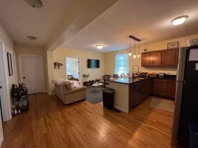 House for rent in Somerville